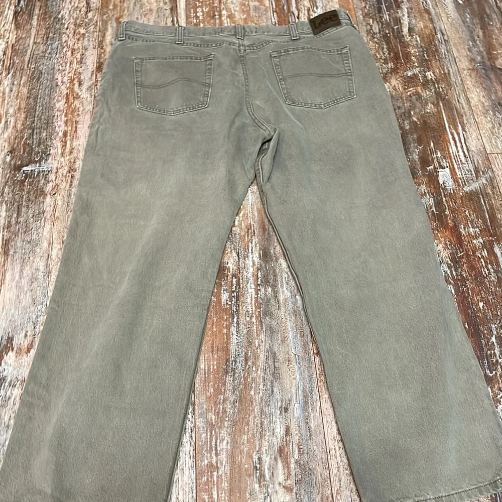 -Lee  42 x 30 jeans relaxed fit  tan color